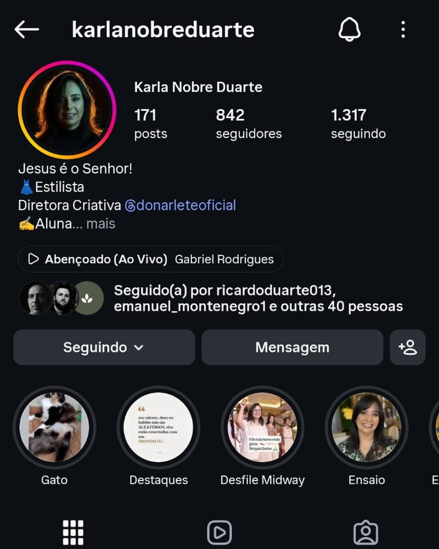 Perfil de Karla Nobre Duarte no Instagram, com destaques de coleções, ensaios e desfile